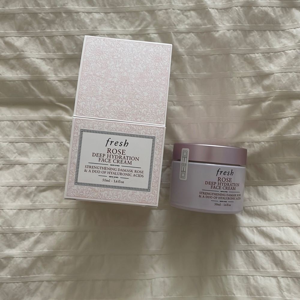 fresh
Rose & Hyaluronic Acid Deep Hydration Moisturizer